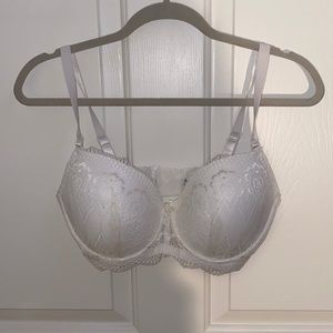 NWOT Victoria’s Secret White Lace Bra